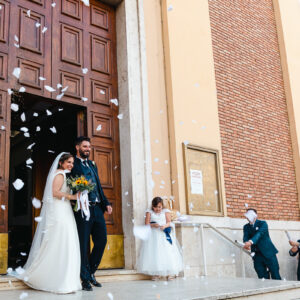 Matrimonio in chiesa, il lancio dei petali