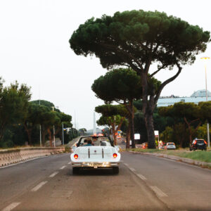 Bellissima auto degli sposi a Roma