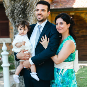 Foto con mamma e papà al battesimo