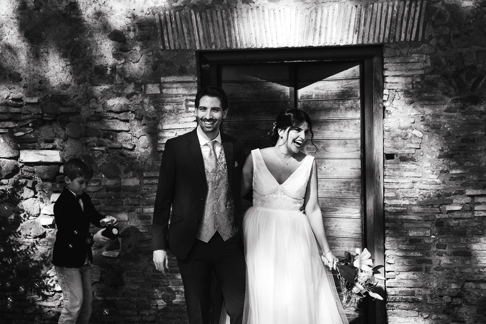 Sposi sorridenti dopo il rito nuziale - fotografo matrimonio Roma